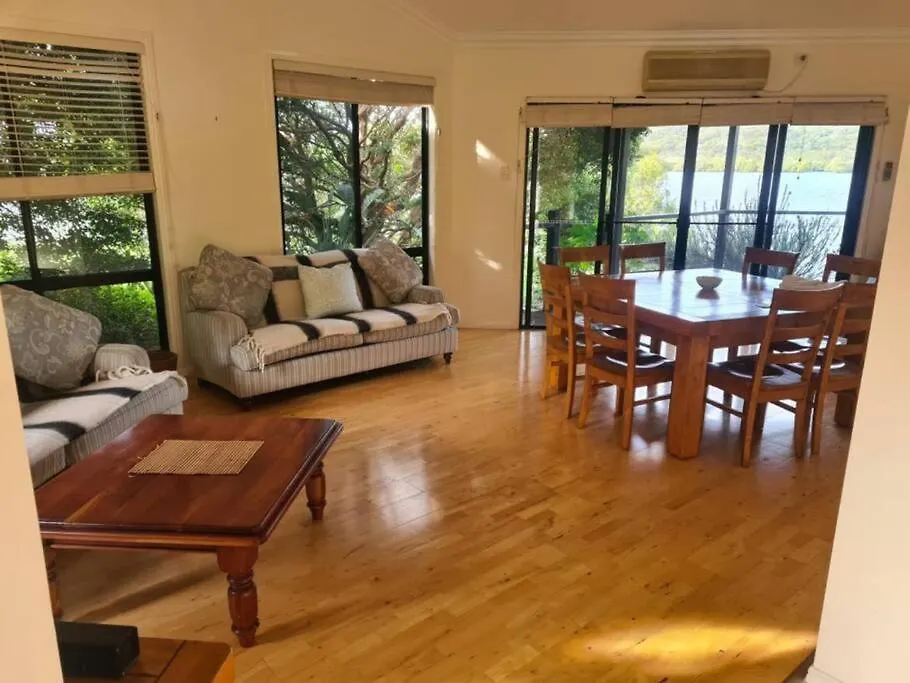 Holiday home Waterfront, Deep Water Pontoon, Views To Straddie Russell Island