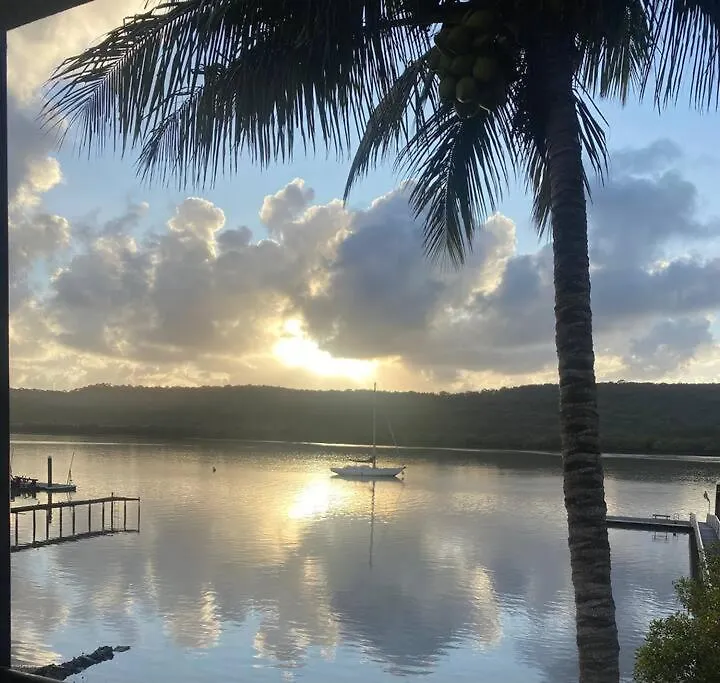 Waterfront, Deep Water Pontoon, Views To Straddie Russell Island Australia