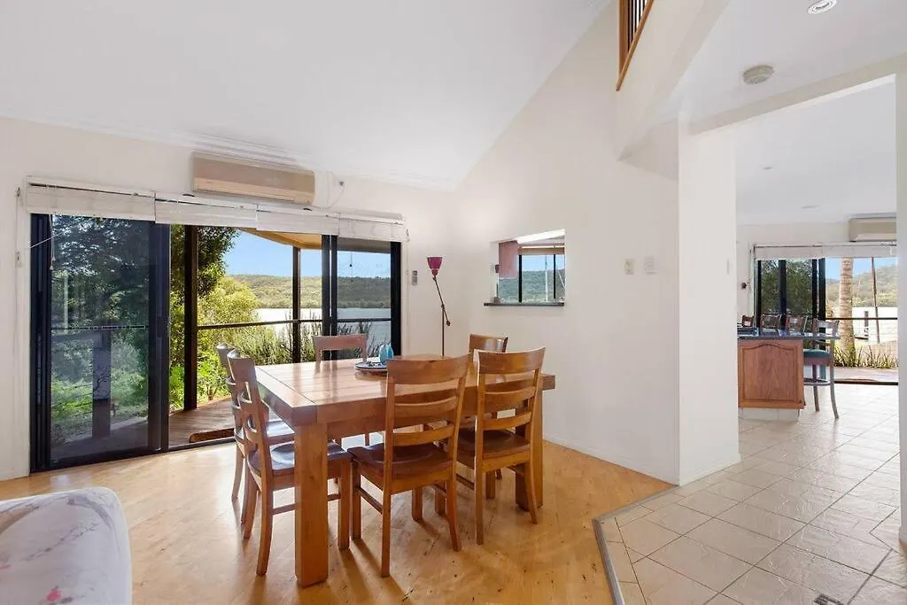 Holiday home Waterfront, Deep Water Pontoon, Views To Straddie Russell Island