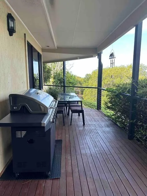 Waterfront, Deep Water Pontoon, Views To Straddie Russell Island Holiday home