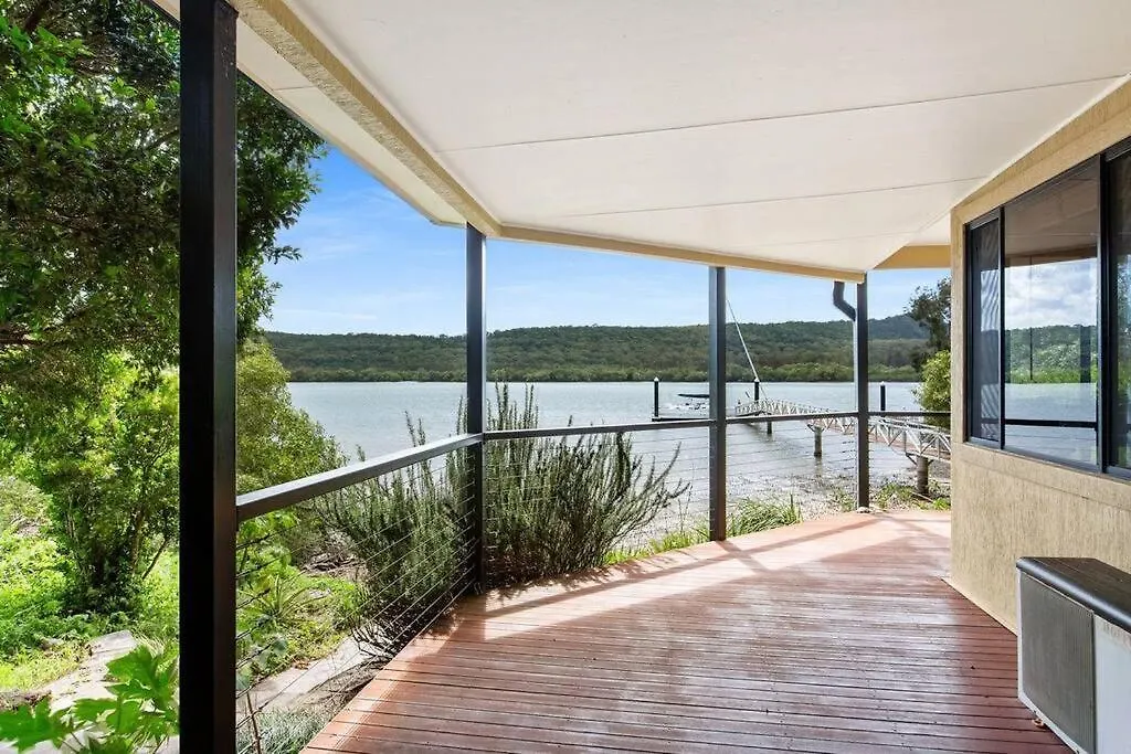 Waterfront, Deep Water Pontoon, Views To Straddie Russell Island
