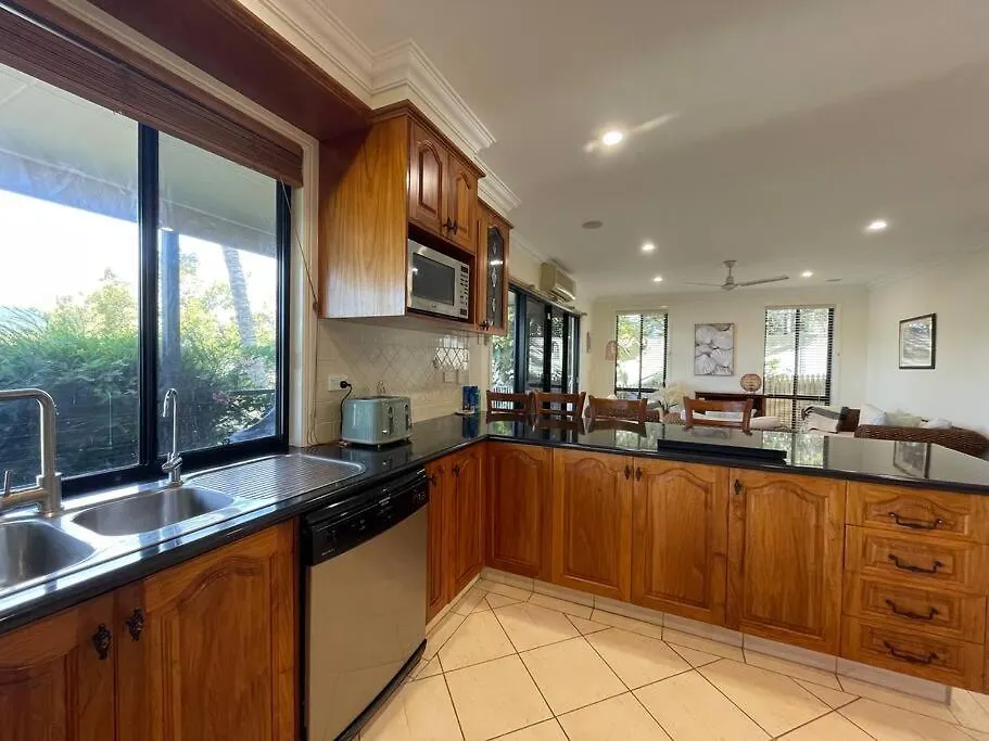 Holiday home Waterfront, Deep Water Pontoon, Views To Straddie Russell Island
