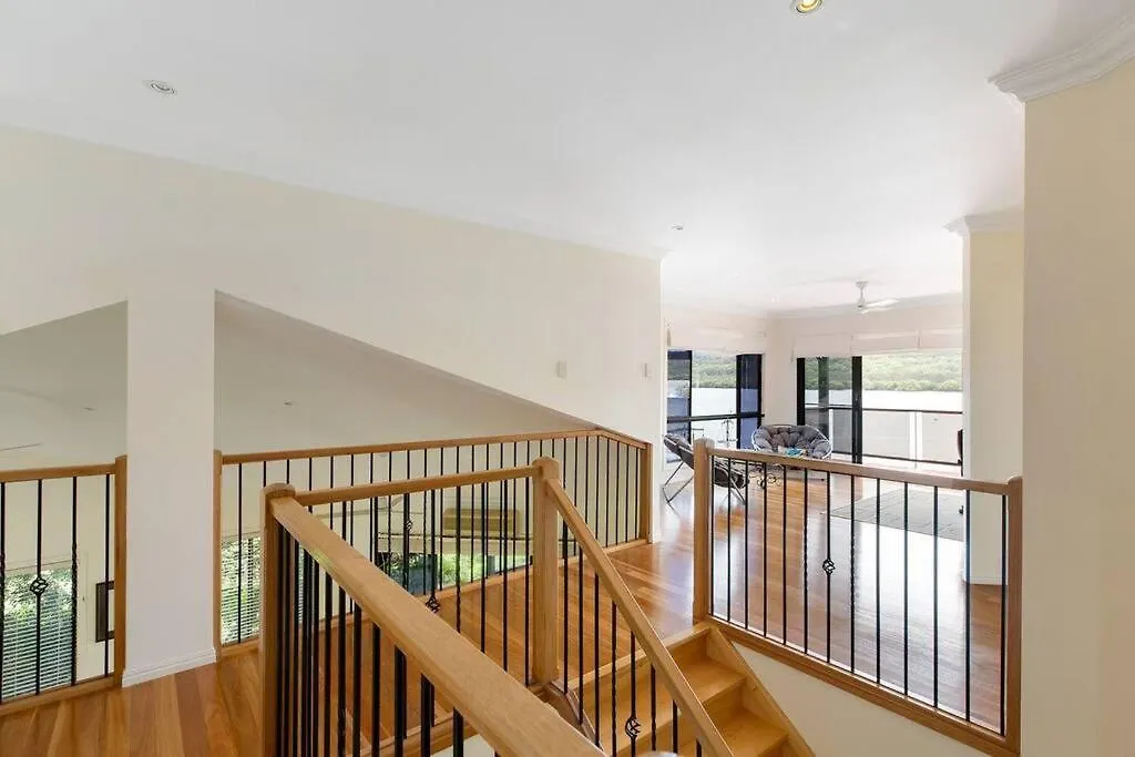 Holiday home Waterfront, Deep Water Pontoon, Views To Straddie Russell Island