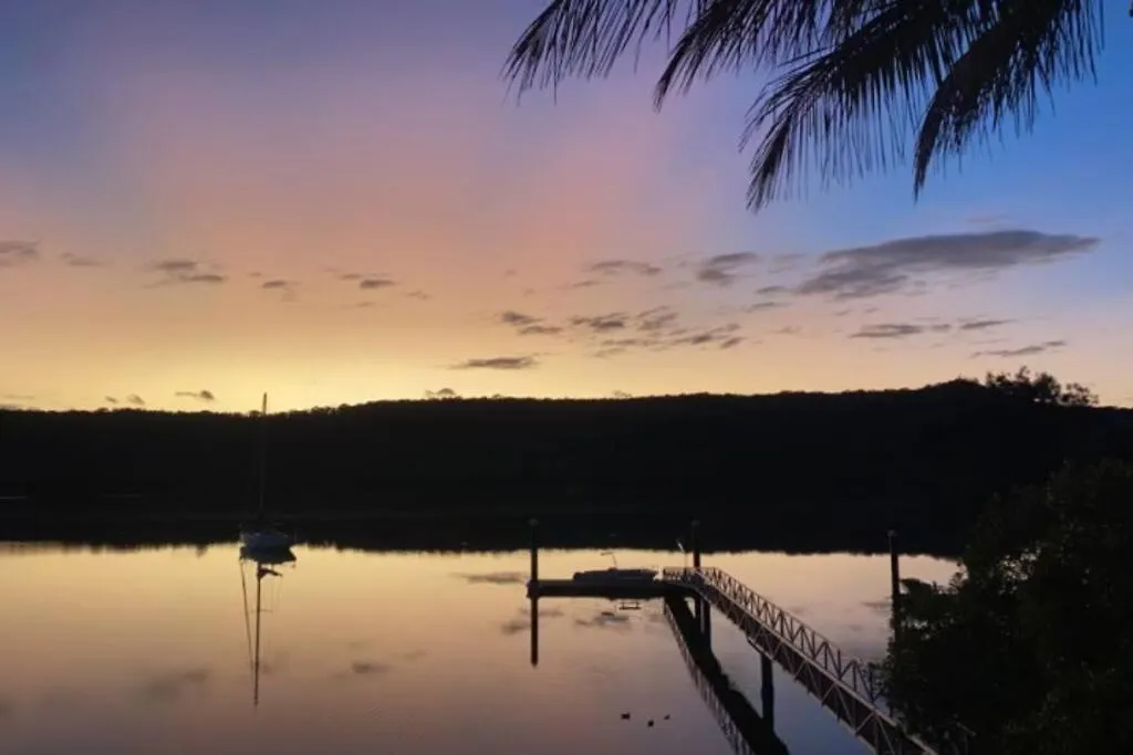 Waterfront, Deep Water Pontoon, Views To Straddie Russell Island