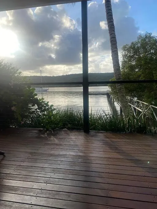 Holiday home Waterfront, Deep Water Pontoon, Views To Straddie Russell Island Australia