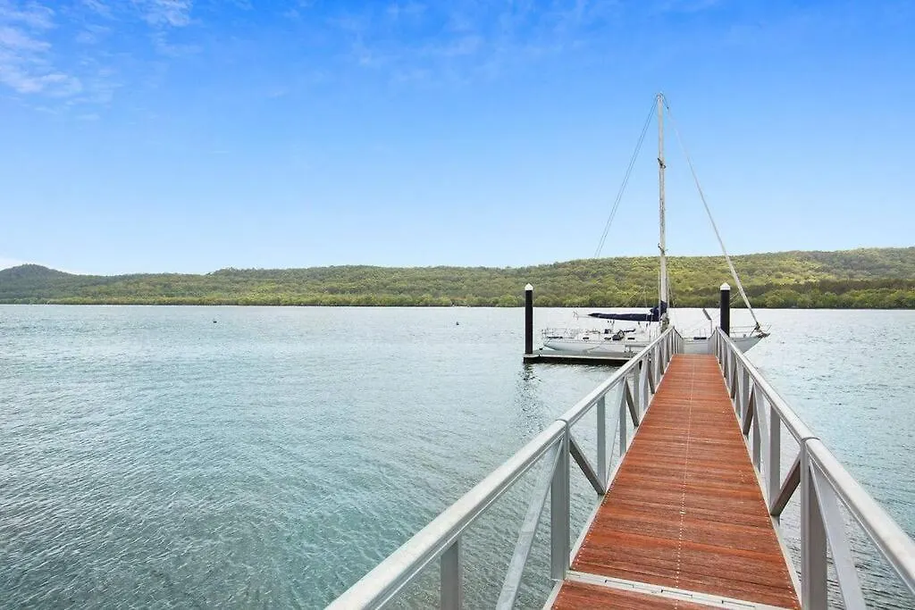 Holiday home Waterfront, Deep Water Pontoon, Views To Straddie Russell Island